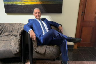 Os critérios de fiscalização fiscal em contratos de infraestrutura com múltiplas receitas são detalhados por Leonardo Manzan como essenciais para evitar litígios.