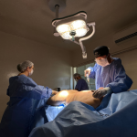 Milton Seigi Hayashi explica a abordagem cirúrgica da lipoaspiração no tratamento do lipedema.