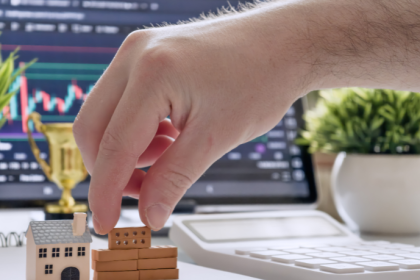 As tendências construtivas priorizam conforto e eficiência para atender às novas demandas do mercado imobiliário. Alex Nabuco Dos Santos analisa esse movimento.